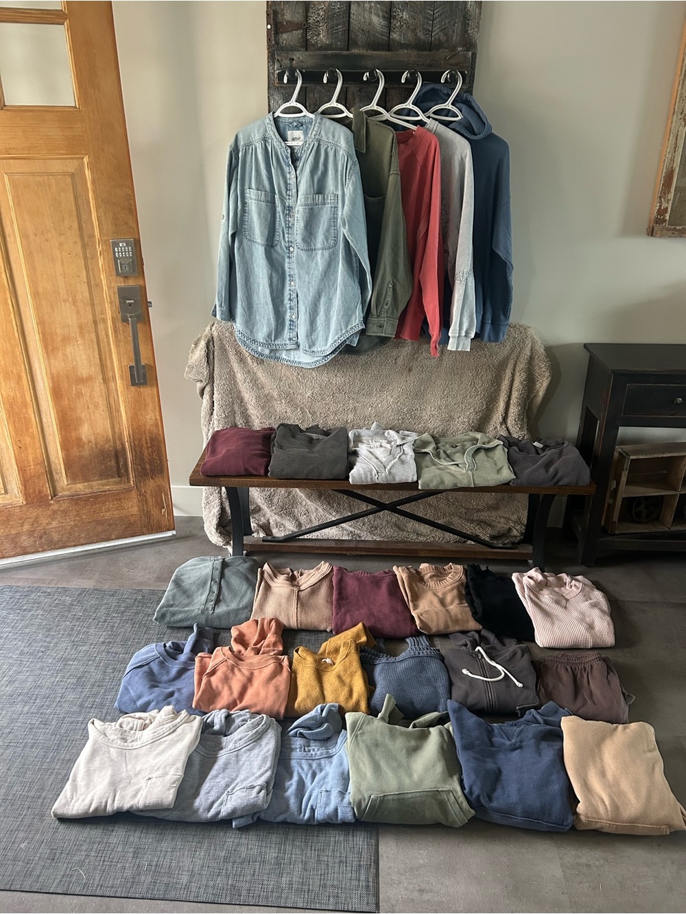 Women's Lot of (28) aerie & American Eagle Tops & Bottom all for one price